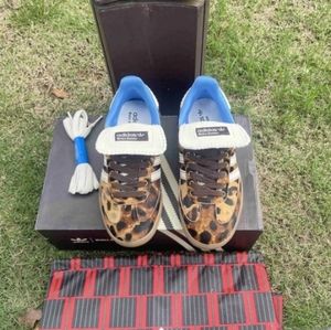 Meet your Posher, Vicky